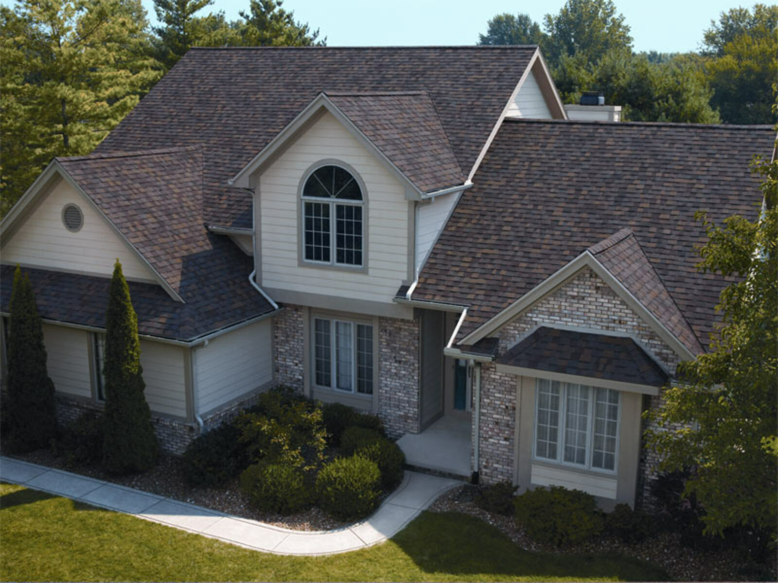 Roof Repair vs. Roof Replacement: How to Tell What You Need